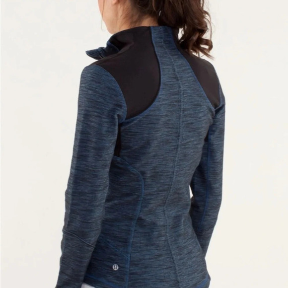 Lululemon Forme Jacket
Reversible Slub Denim Limitless Blue / Black - Picture 2 of 9